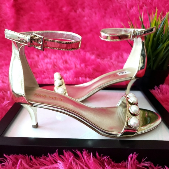 WOMEN'S HEELS - Picture 2 of 6